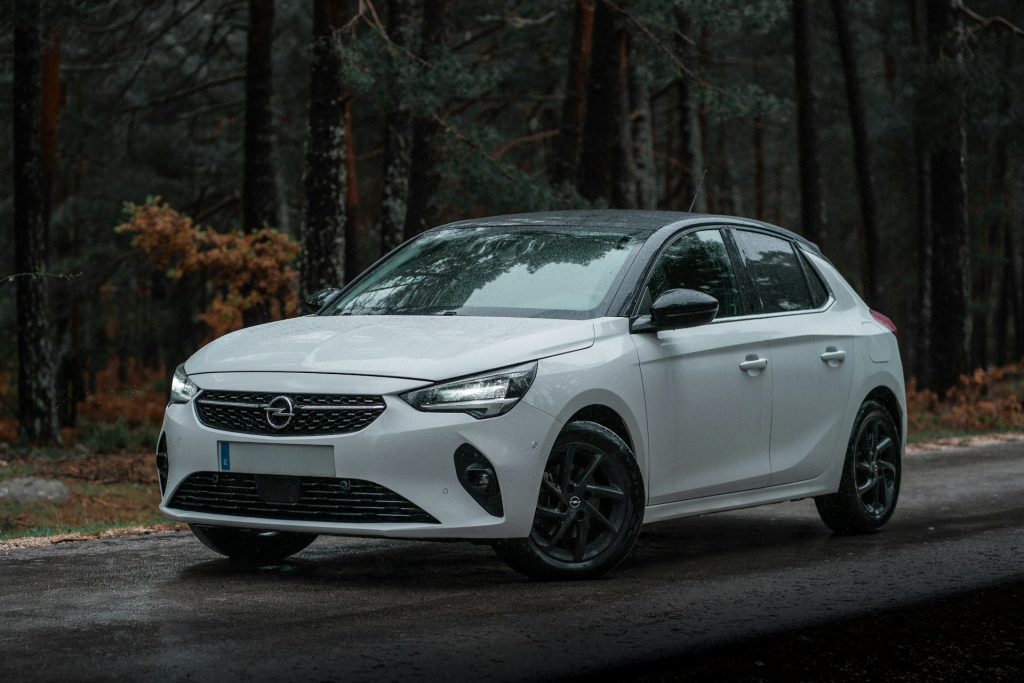 Eficiência elétrica e espírito aventureiro: os novos destaques da Opel